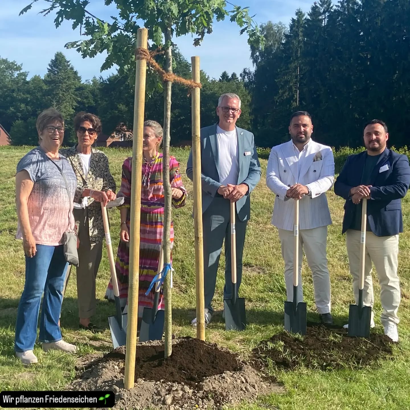 Yes we can 🌱 🌱 Wir pflanzen Friedenseichen 🌱