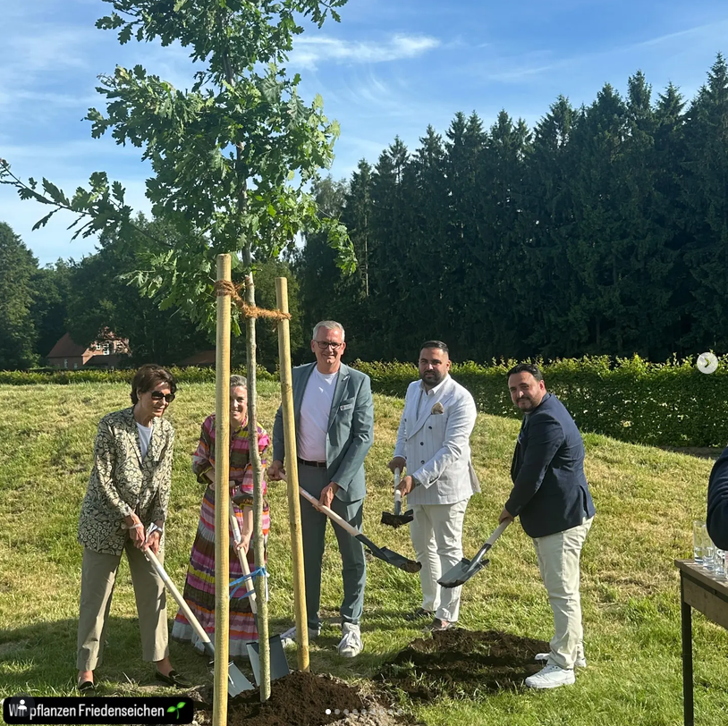 Yes we can 🌱 🌱 Wir pflanzen Friedenseichen 🌱